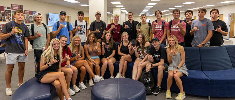 Students in U101 flash the Spurs Up sign